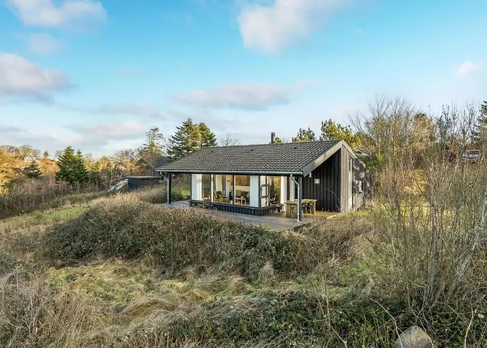 3 Bedroom Lovely In Feriehus